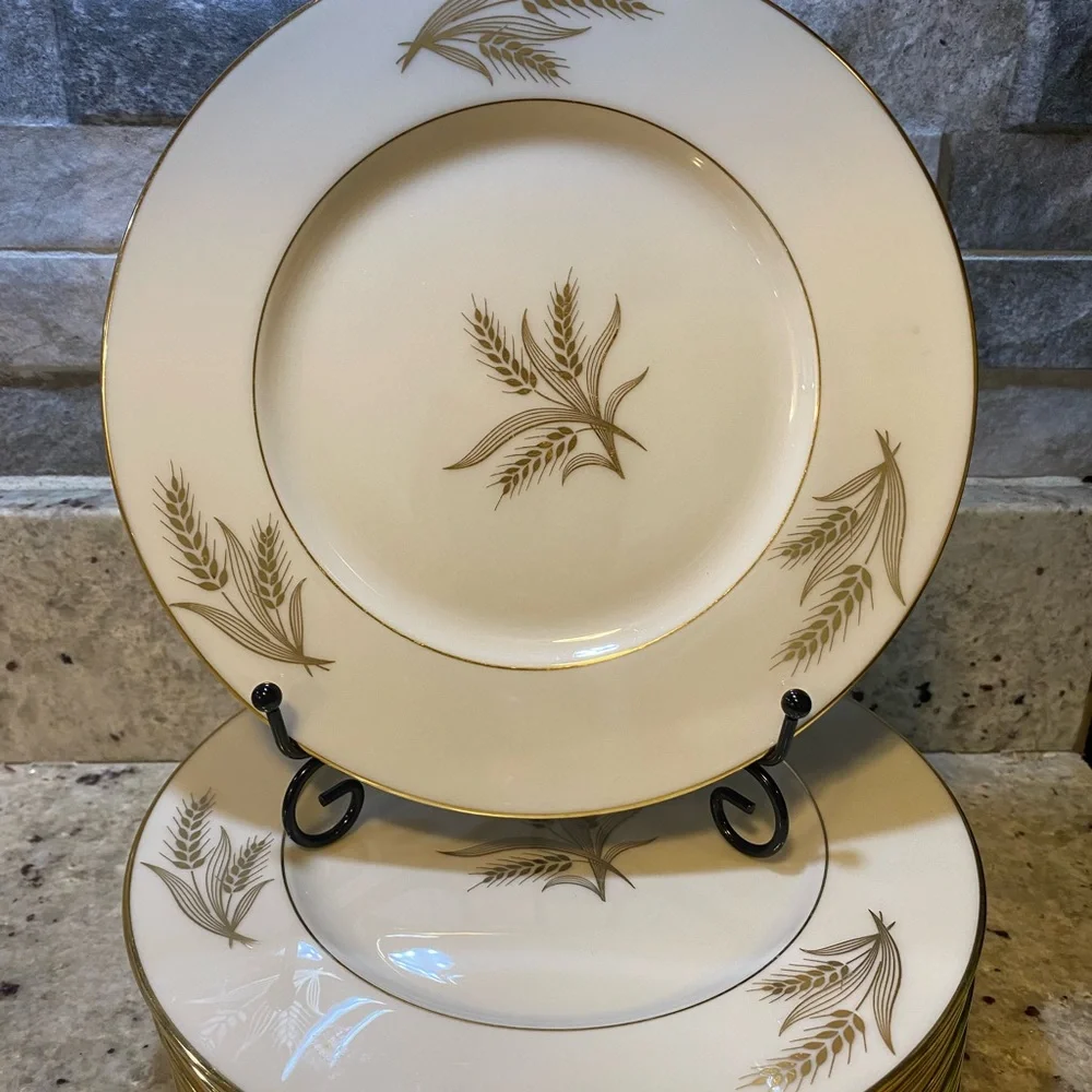 Set Of 8 Lenox Harvest Cream‎ And Gold 8.5”  Plates